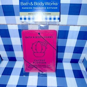 Cactus blossom hanging fragrance diffuser